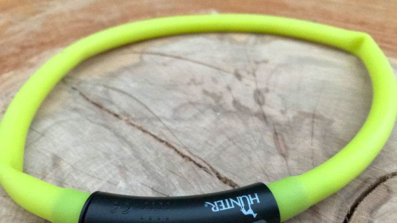 Ať se ve tmě neztratí – svítící obojek Hunter